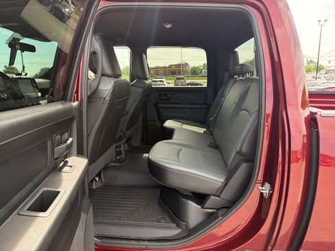 Used 2022 RAM 2500 Tradesman w/ Chrome Appearance Group AWD/4WD image 7