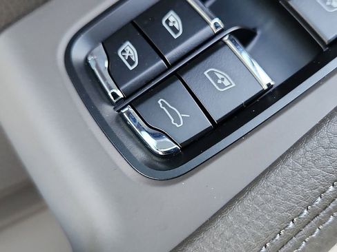 New 2026 Porsche Macan image 21