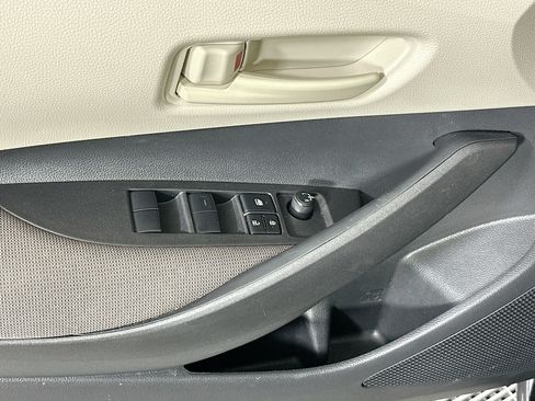Used 2025 Toyota Corolla LE FWD image 14