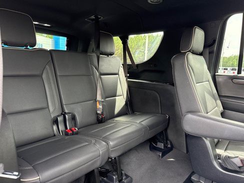 Used 2025 Chevrolet Suburban Premier RWD image 14