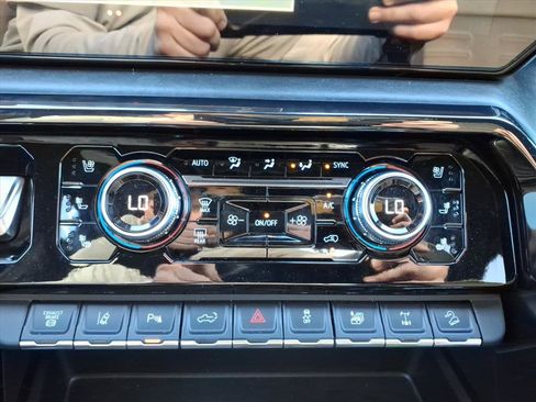 Used 2024 GMC Sierra 2500 AT4X image 22