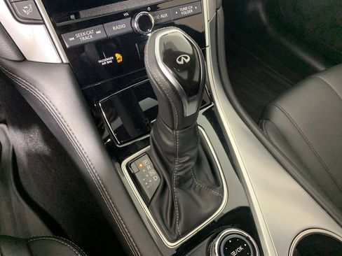 Used 2017 INFINITI Q60 2.0t w/ Moonroof Package image 24
