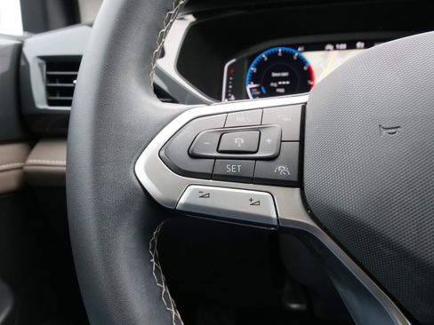 Used 2022 Volkswagen Taos SEL image 22