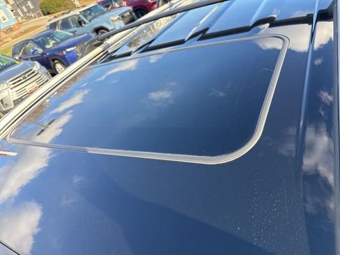 Certified 2023 Toyota Highlander XLE image 9