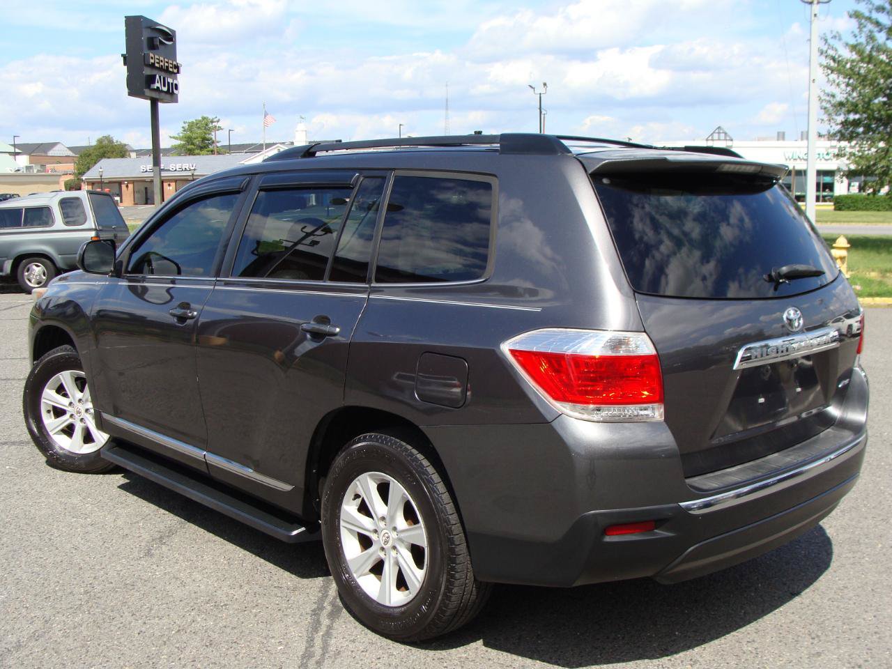 Used 2013 Toyota Highlander SE AWD/4WD image 4