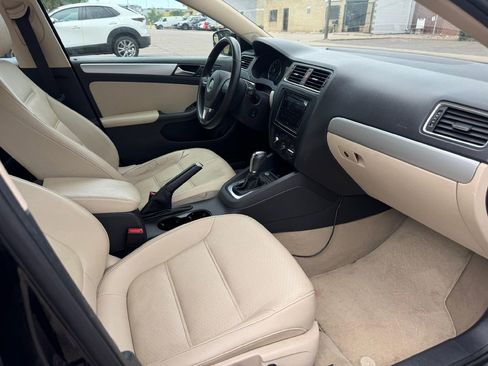 Used 2014 Volkswagen Jetta SE FWD image 12