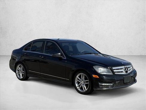 Used 2013 Mercedes-Benz C 250 Sedan image 3