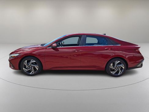 Used 2024 Hyundai Elantra Limited FWD image 6