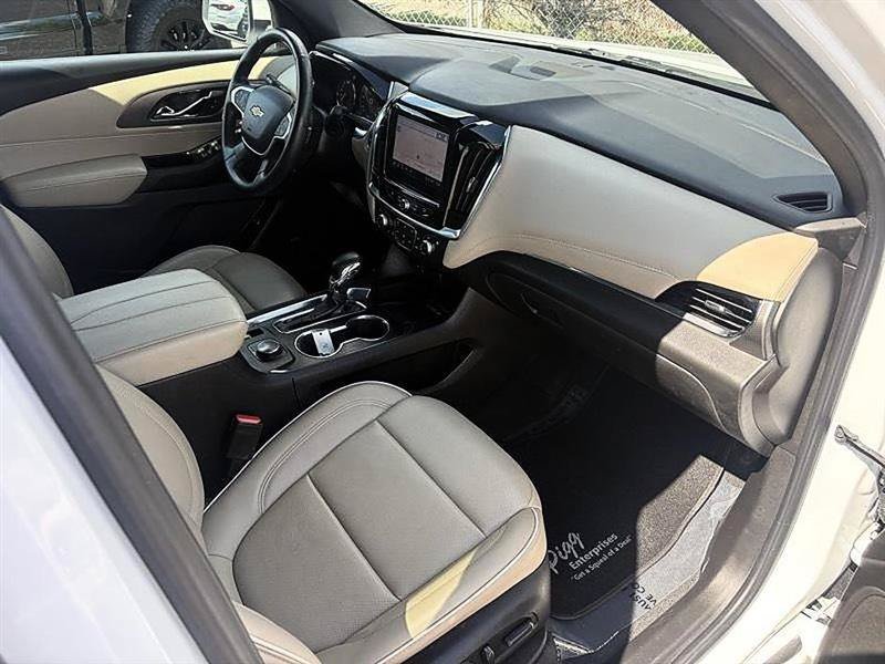 Used 2023 Chevrolet Traverse Premier FWD image 37