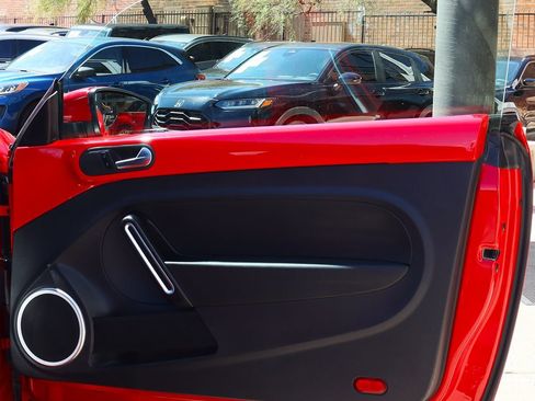 Used 2018 Volkswagen Beetle 2.0T SE image 31