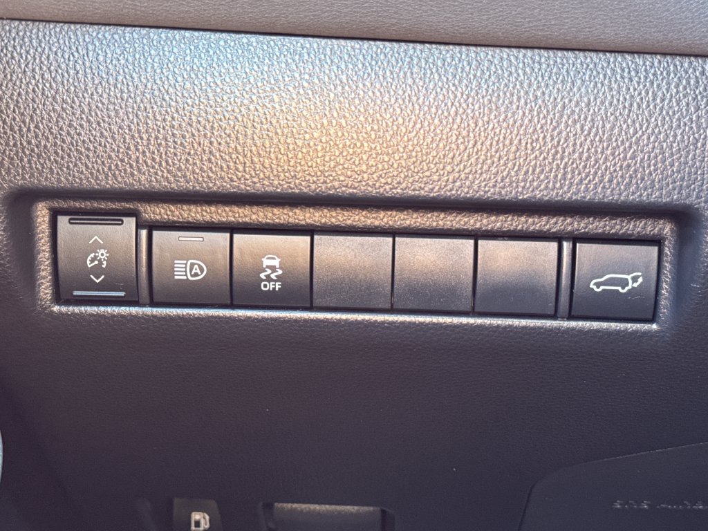 Used 2023 Toyota Venza XLE AWD/4WD image 33