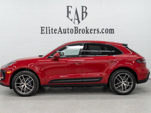 Used 2024 Porsche Macan w/ Premium Plus Package image 2