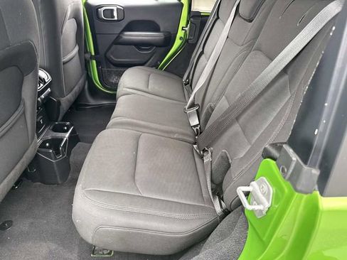 Used 2019 Jeep Wrangler Unlimited Sahara AWD/4WD image 16