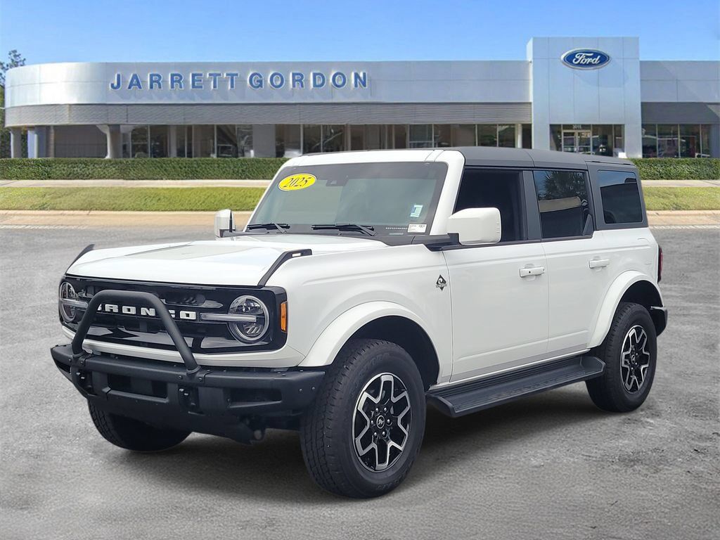 Used 2025 Ford Bronco Outer Banks AWD/4WD image 2