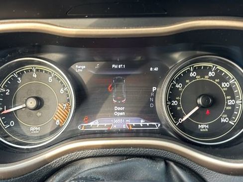 Used 2014 Jeep Cherokee Limited w/ Luxury Group AWD/4WD image 13
