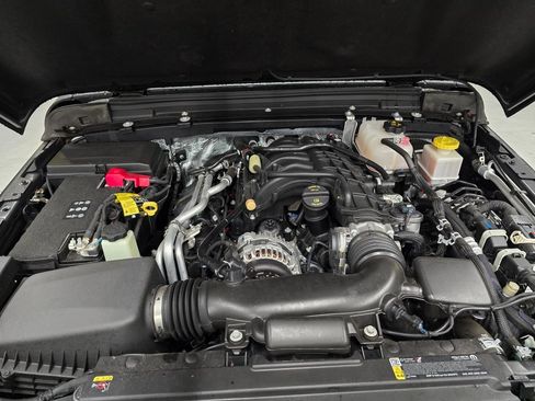 Used 2025 Jeep Gladiator Sport AWD/4WD image 13