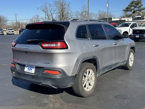 Used 2018 Jeep Cherokee Latitude Plus image 21
