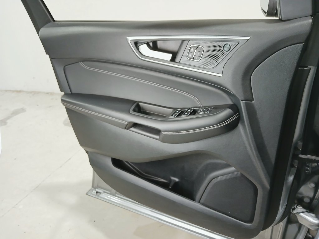 Used 2024 Ford Edge Titanium AWD/4WD image 32