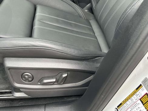 Used 2024 Audi Q5 e Prestige w/ Prestige Package image 27