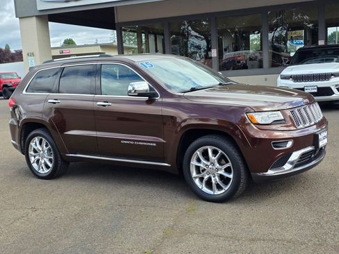 Used 2015 Jeep Grand Cherokee Summit image 2