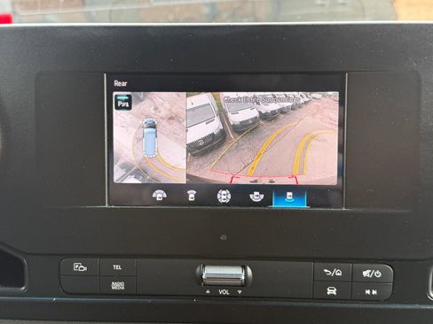 Used 2024 Mercedes-Benz Sprinter 2500 image 23