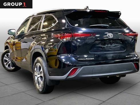 Certified 2024 Toyota Highlander XLE AWD/4WD image 12