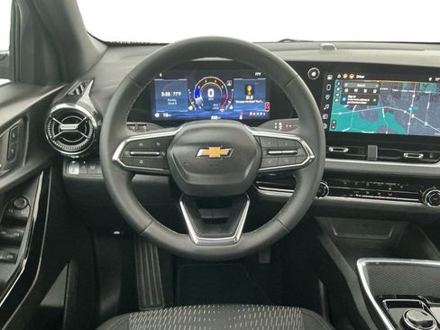 Used 2026 Chevrolet Equinox LT image 18