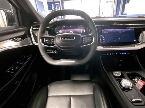 Used 2024 Jeep Wagoneer Launch Edition AWD/4WD image 17
