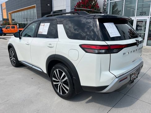 Used 2024 Nissan Pathfinder Platinum AWD/4WD image 21