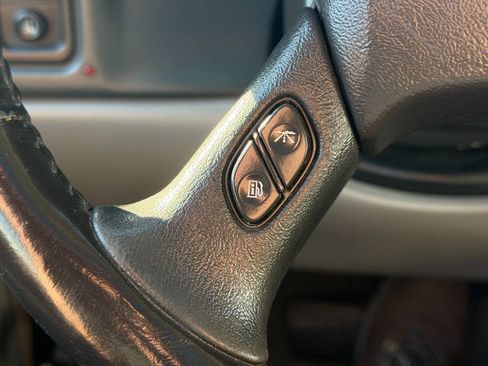Used 2005 Chevrolet Tahoe Z71 w/ Preferred Equipment Group AWD/4WD image 38