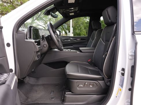 Used 2024 Cadillac Escalade Sport w/ LPO, ONYX Package image 19