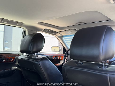 Used 2011 Cadillac DTS Premium image 33