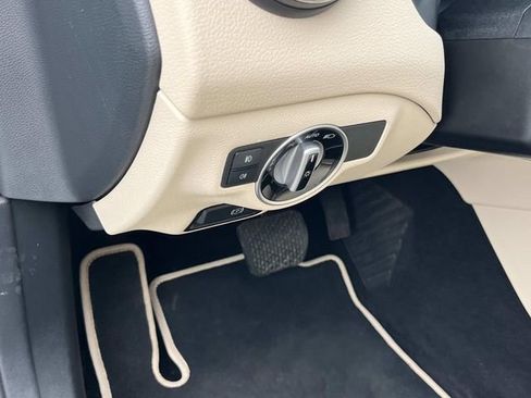 Used 2017 Mercedes-Benz GLA 250 4MATIC image 32