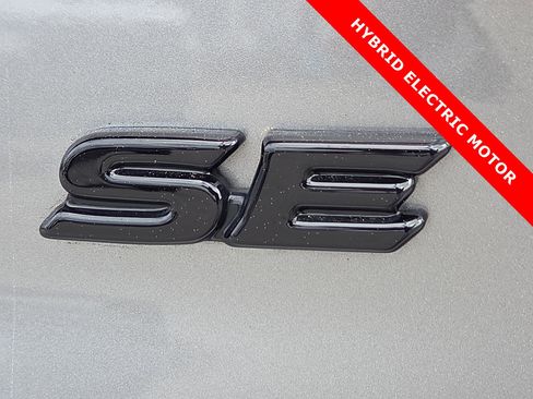 Used 2025 Toyota Camry SE w/ Convenience Package image 8