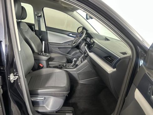 Used 2023 Volkswagen Taos SE w/ Panoramic Sunroof Package image 27