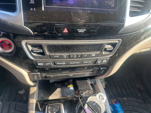 Used 2017 Honda Pilot Touring image 12