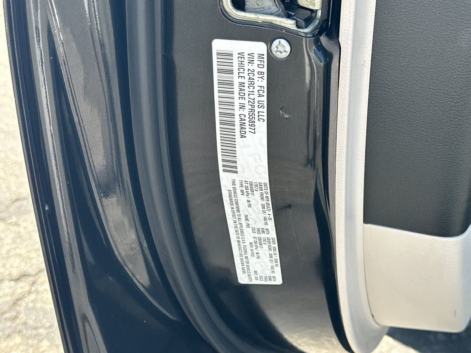 Used 2023 Chrysler Pacifica Touring-L FWD image 31