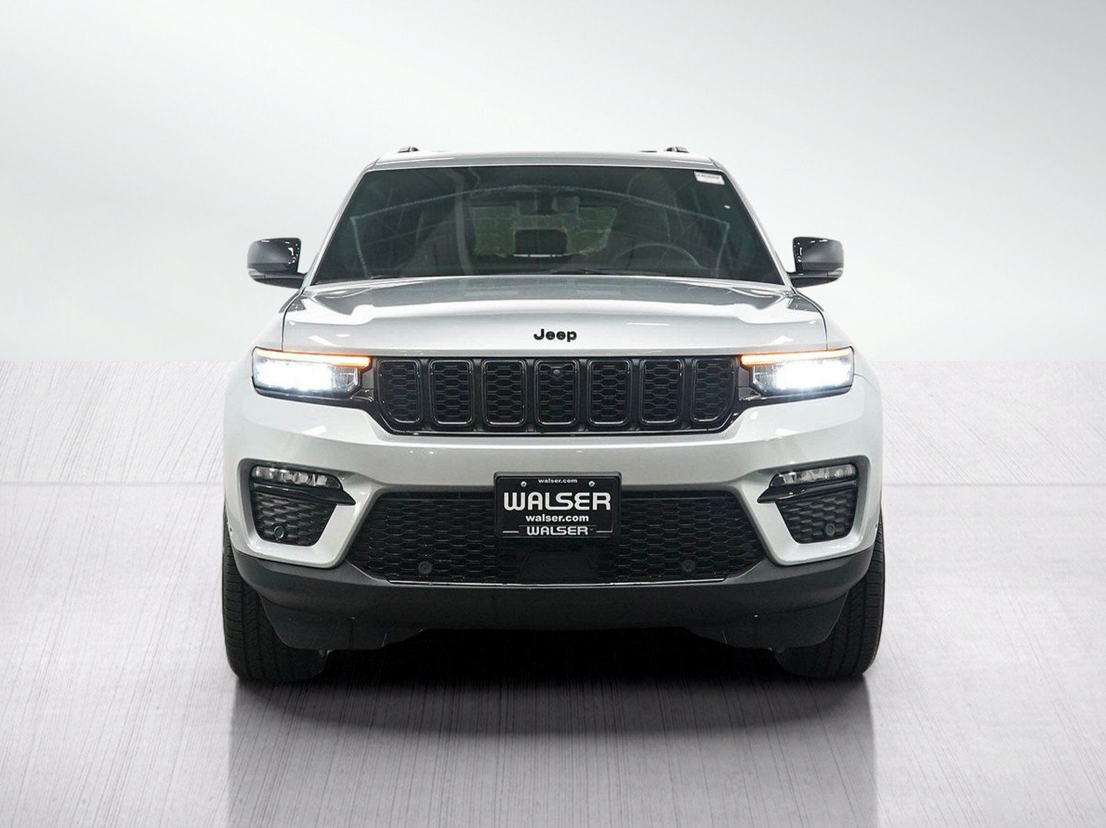 Used 2024 Jeep Grand Cherokee Limited w/ Luxury Tech Group II AWD/4WD image 8