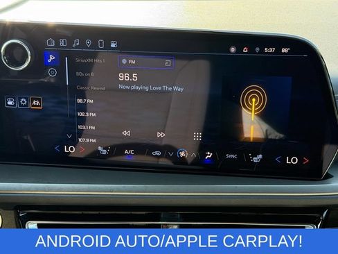 Used 2025 Chevrolet Traverse LT FWD image 16