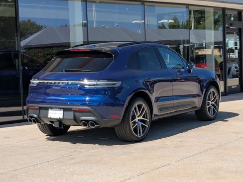 Certified 2025 Porsche Macan AWD/4WD image 9