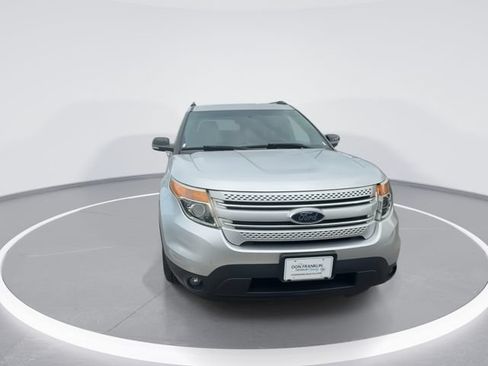 Used 2014 Ford Explorer XLT w/ Equipment Group 202A AWD/4WD image 3