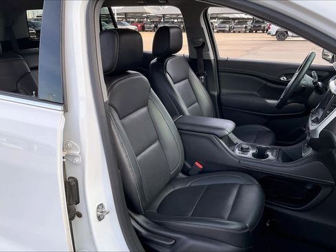 Certified 2023 GMC Acadia SLT image 10