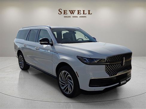 New 2025 Lincoln Navigator L Reserve image 6