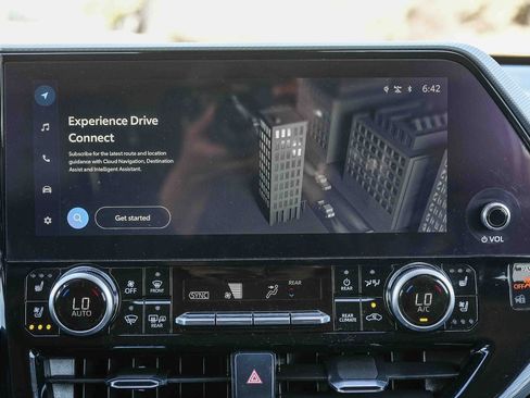 Used 2023 Toyota Highlander Platinum FWD image 17