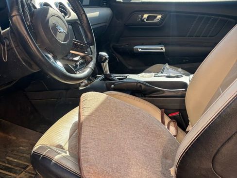 Used 2017 Ford Mustang Premium image 11