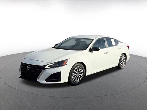 Used 2025 Nissan Altima 2.5 SV FWD image 4