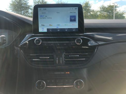 Used 2025 Ford Escape ST-Line w/ Cold Weather Package image 12