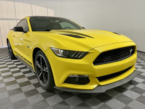 Used 2017 Ford Mustang GT Premium RWD image 8