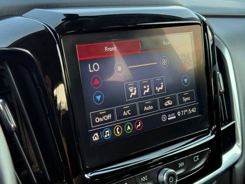 Used 2021 Chevrolet Traverse RS image 16