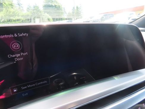 Used 2025 Cadillac Lyriq Luxury RWD image 31